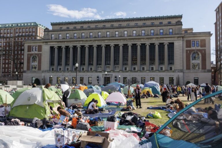 Universidad de Columbia suspende a manifestantes propalestinos que desacatan ultimátum