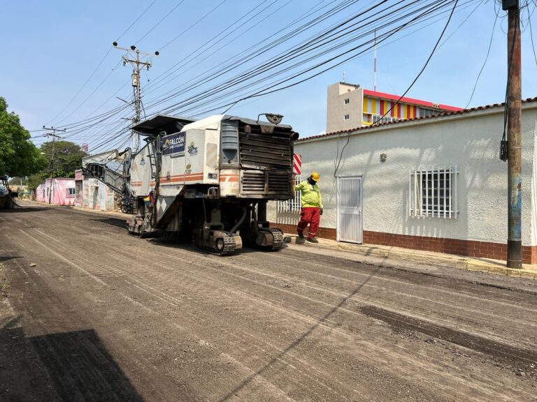 Inicia intervención de 1.2 kilómetros de vialidad en la calle Garcés de Coro