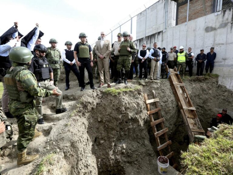 Militares sellan un túnel clandestino en una peligrosa cárcel de Ecuador