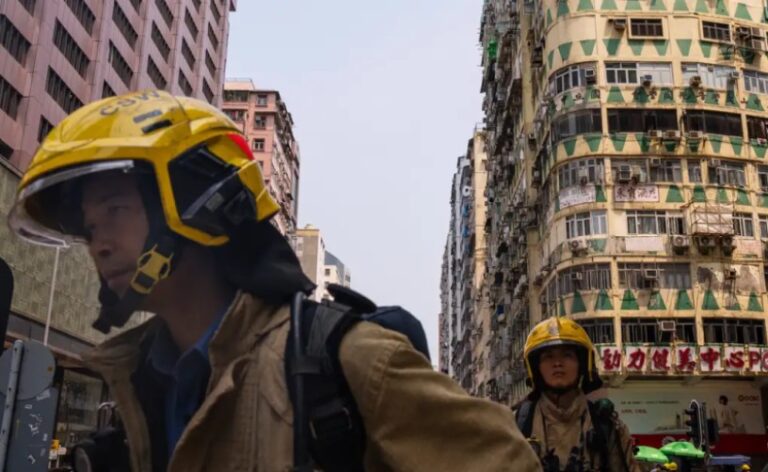 Incendio en edificio residencial de Hong Kong deja 5 muertos