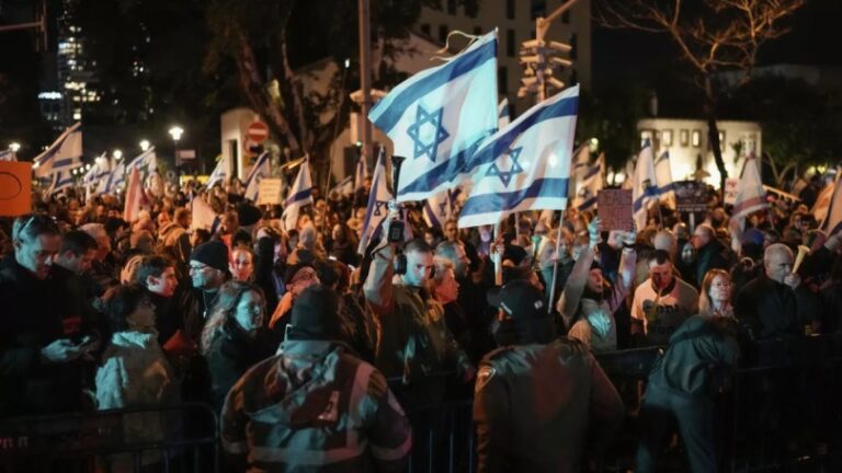 Miles protestan contra Netanyahu, piden adelantar elecciones