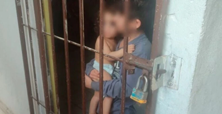 Niño de 8 años y una bebé sobreviven dos días encerrados en México