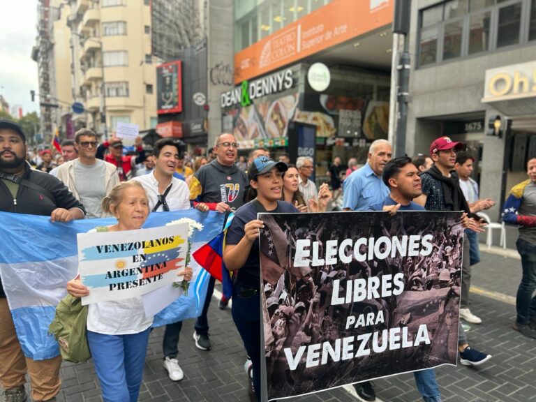 Venezolanos en Argentina marchan por «elecciones libres» en Venezuela