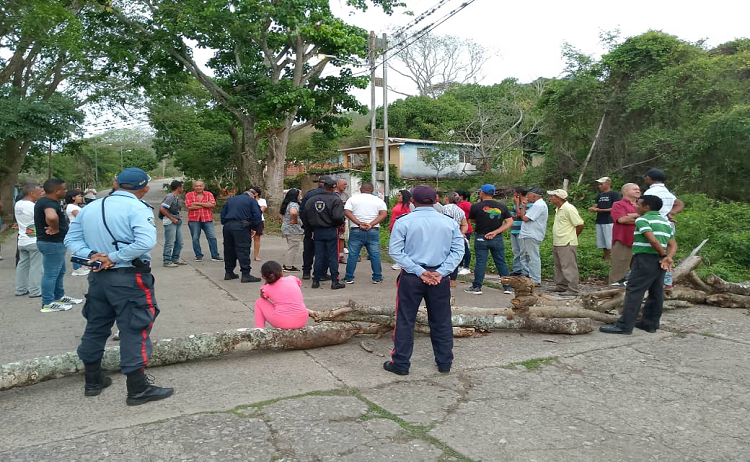 Desperfecto en bomba afecta suministro de agua a Cabure | ante protesta, Hidrofalcón inicia la debida reparación