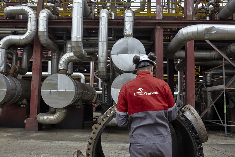 Polonia busca 330 millones de dólares de pagos de Orlen por petróleo venezolano