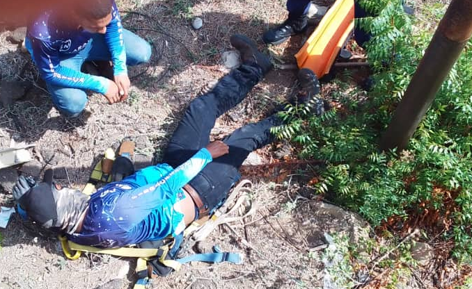 Técnico en telecomunicaciones queda lesionado al caer de una escalera en Los Perozo