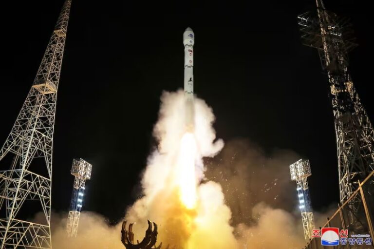 Explota un cohete norcoreano con un satélite espía