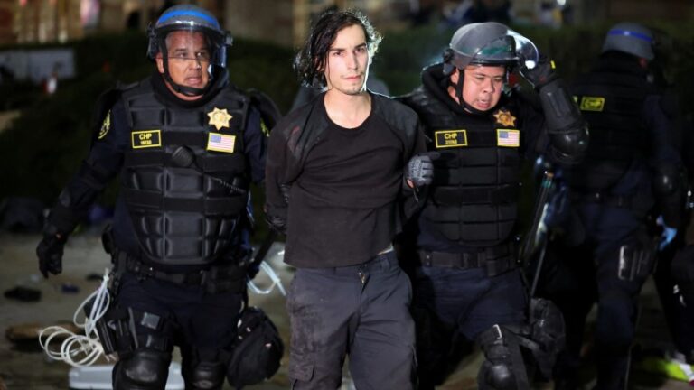 La policía desmantela la protesta propalestina en la universidad de Los Angeles