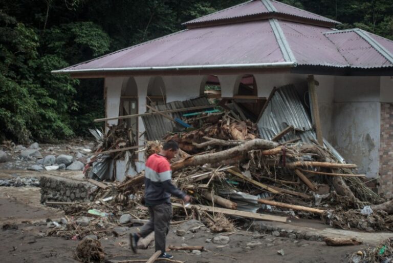 Las inundaciones dejan más de 40 muertos en Indonesia