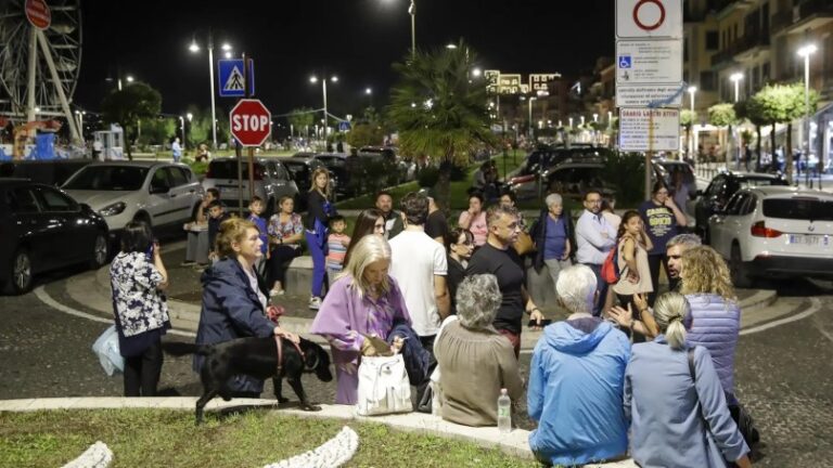 Decenas de terremotos sacudieron los alrededores de la ciudad italiana de Nápoles