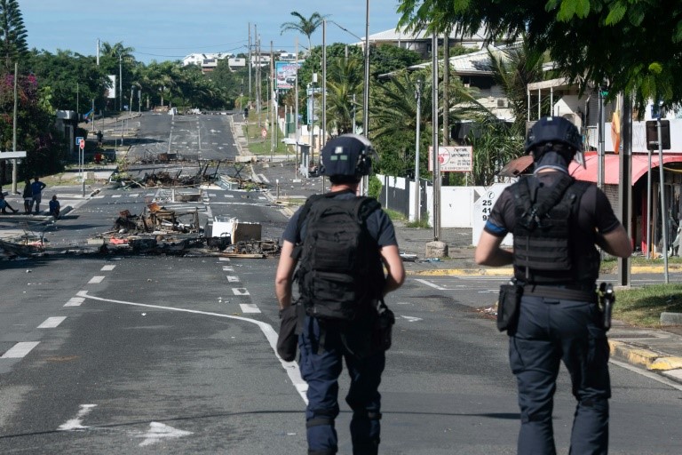 Seis muertos en Nueva Caledonia, donde el ejército trata de imponer el orden