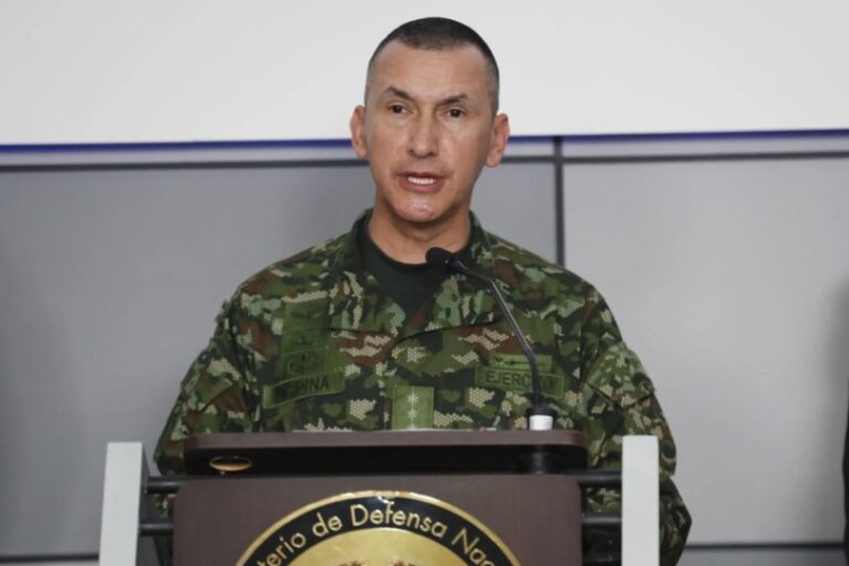 Petro reemplaza al comandante del ejército de Colombia, cuestionado por la inseguridad
