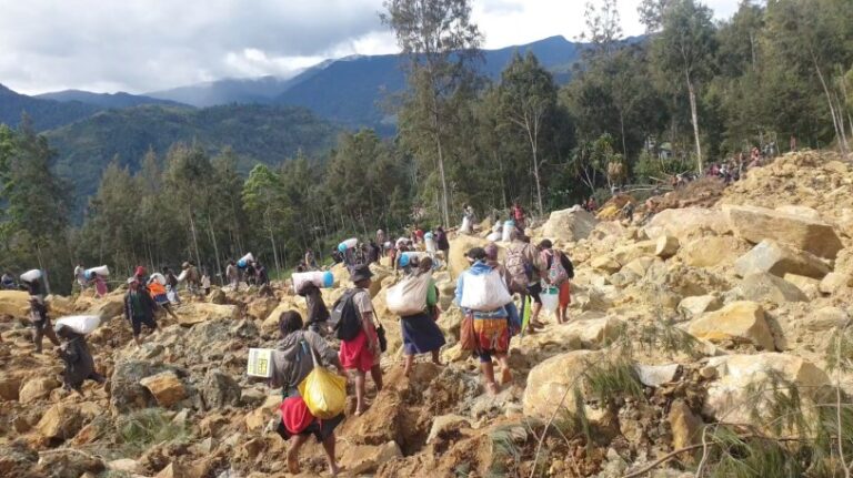 Papúa Nueva Guinea reporta 2.000 personas sepultadas en alud