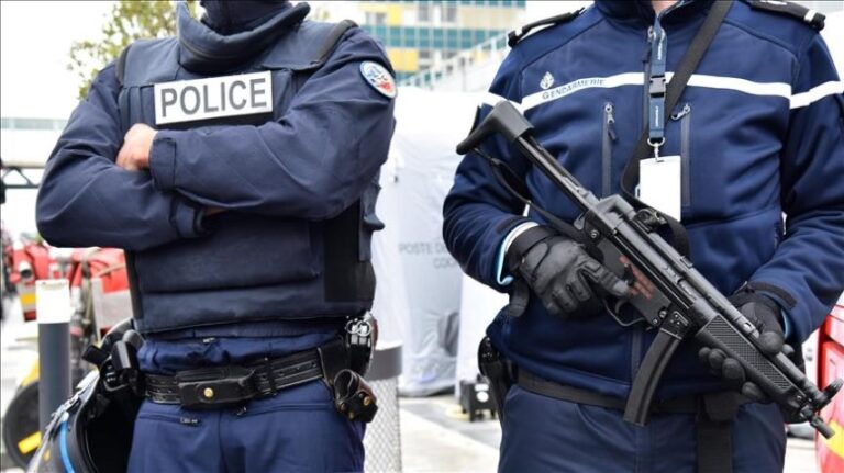Francia mantiene un importante despliegue policial para capturar al reo fugado en un mortal asalto