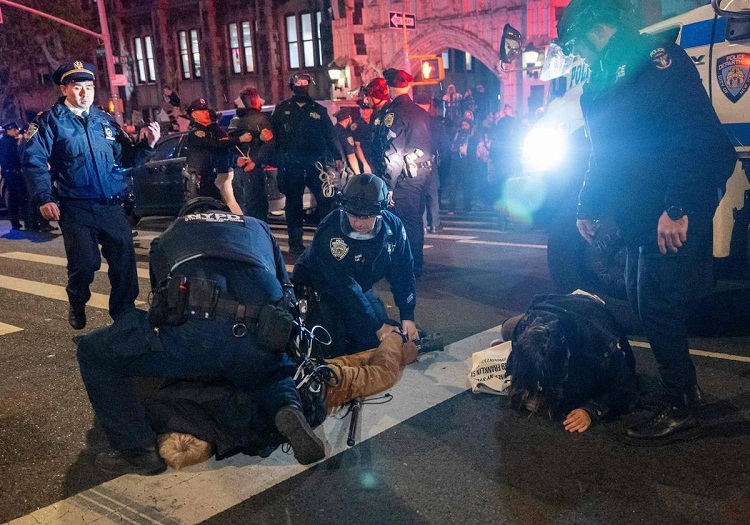 Policía arresta a manifestantes pro-palestinos en Universidad de Columbia en NY
