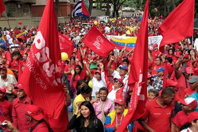 Trabajadores venezolanos marchan para conmemorar el 1º de Mayo