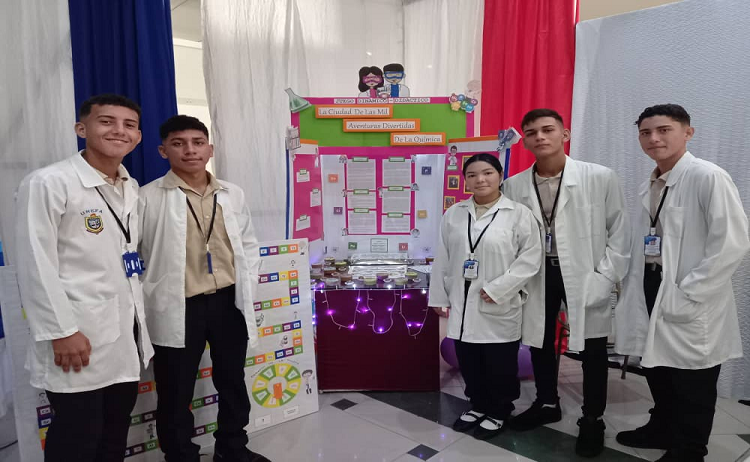 Estudiantes muestran ingenio y espíritu emprendedor en I Feria de Proyectos Socioproductivos