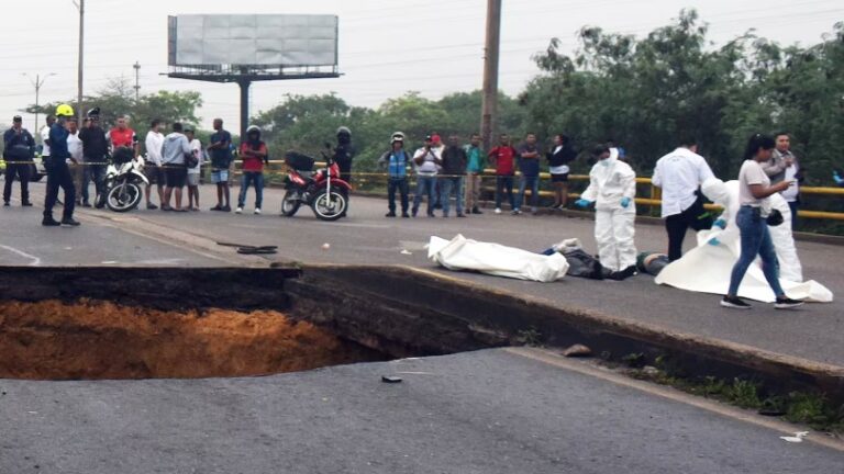 Cuatro personas mueren en Colombia por el colapso de un puente cerca de Barranquilla