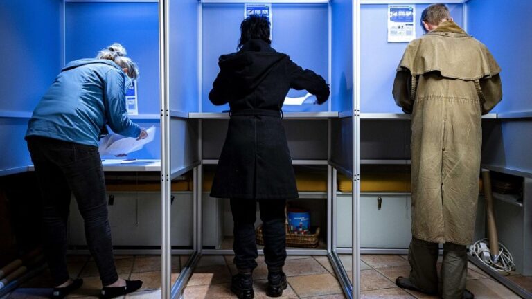 Las elecciones europeas arrancaron con la votación en Países Bajos