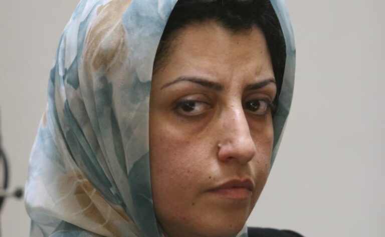 Condenan en Irán a un año de cárcel a Mohamadi, premio Nóbel de la Paz, por “propaganda”