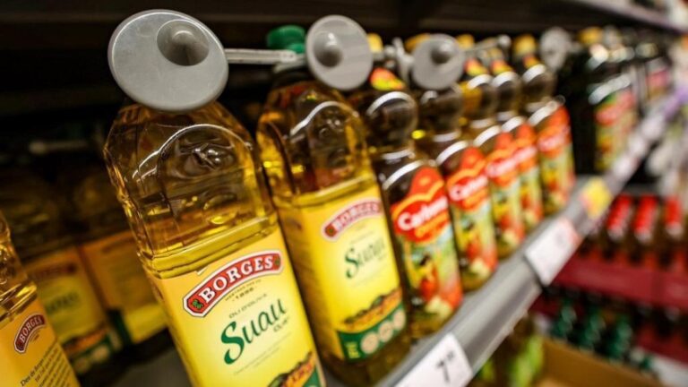 España suprime el IVA del aceite de oliva ante la escalada de los precios