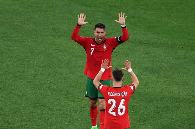 Portugal vence a República Checa en su debut de Eurocopa