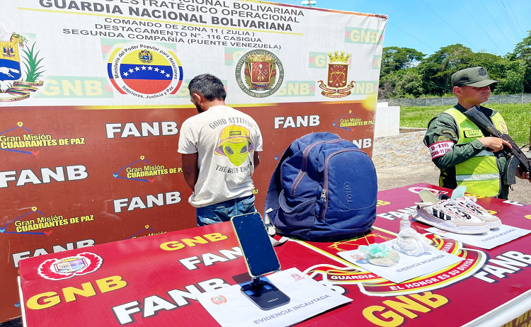 Zulia | GNB incauta 120 gramos de cocaína a pasajero y celular con fotos de armas de fuego a la venta 