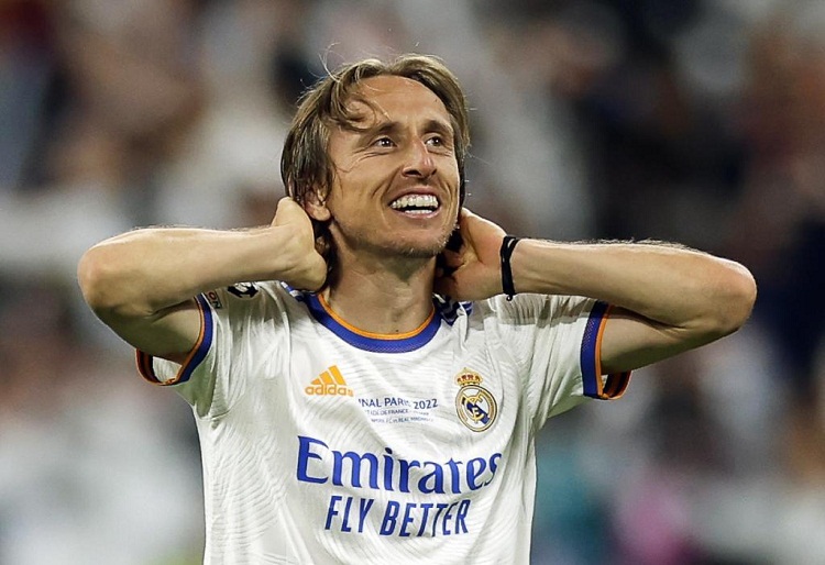 Real Madrid anuncia la renovación de Modric hasta 2025