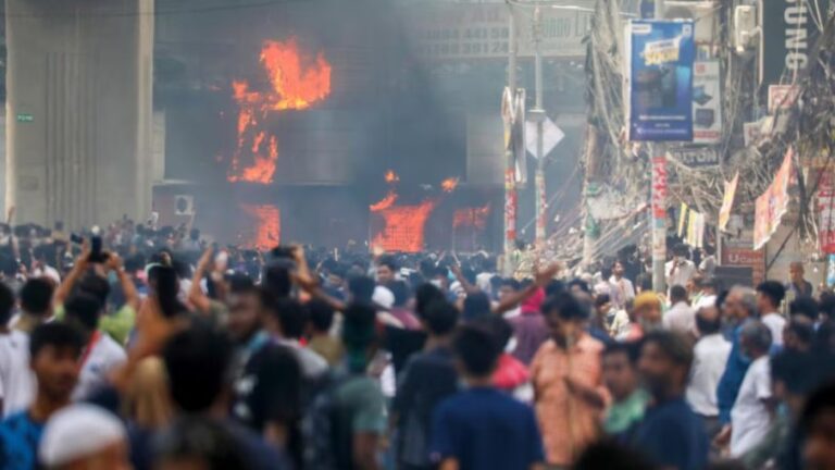 Más de 500 detenidos en la capital de Bangladés, el orden fue restablecido