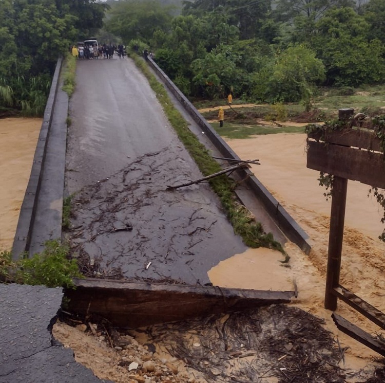 Colapsa puente entre Apure y Táchira