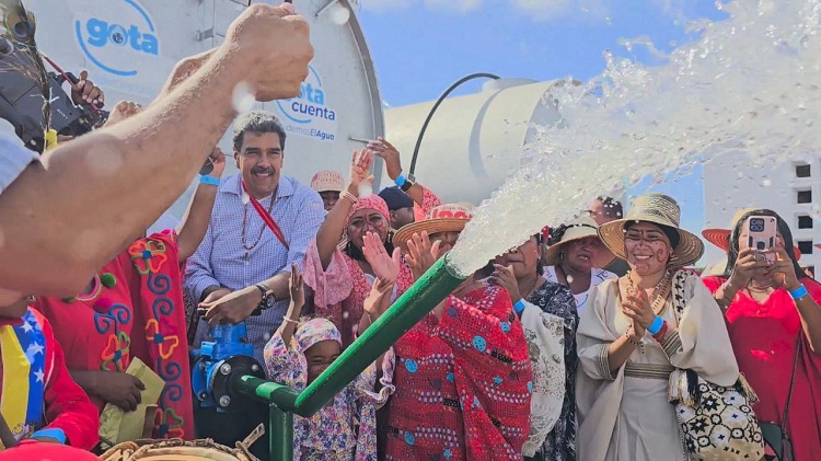 Maduro puso en funcionamiento la Estación de Bombeo Paraguaipoa