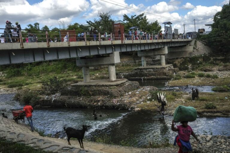 República Dominicana rechaza denuncias por trato a migrantes