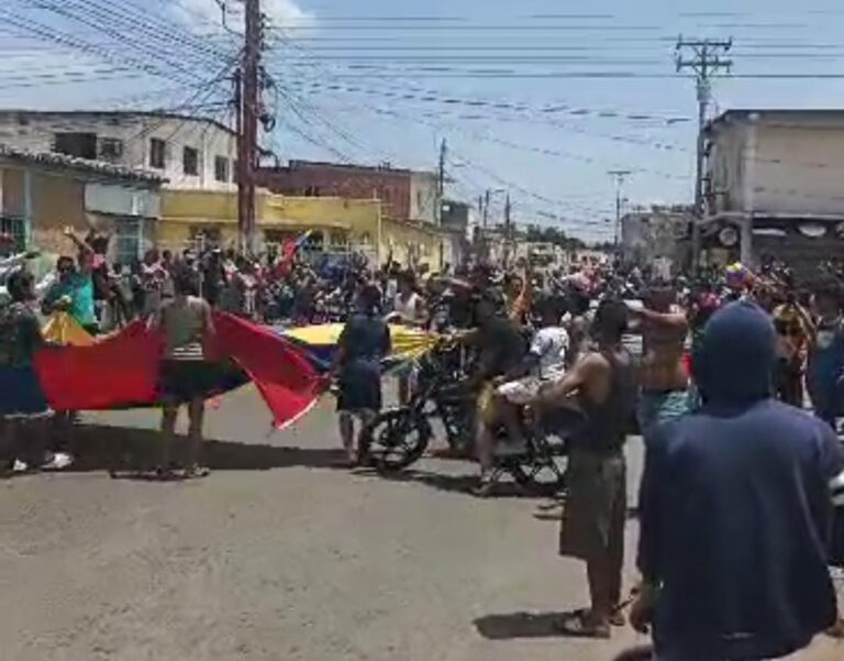 Falcón| Electores de oposición protestan tras resultado anunciado por el CNE