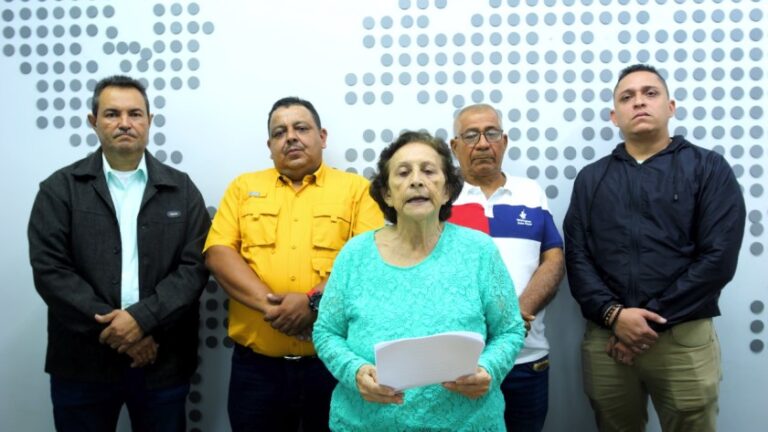 Otros cinco alcaldes de oposición se declaran independientes y dan su apoyo a Maduro