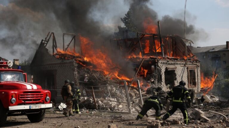 Un ataque con drones ucranianos provoca un incendio en una refinería de Rusia