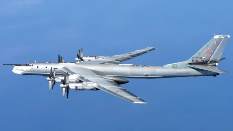 Bombarderos de Rusia y China patrullaron juntos cerca de Alaska