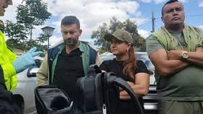 Detenidos disidentes de las FARC que se movilizaban en vehículos del gobierno colombiano
