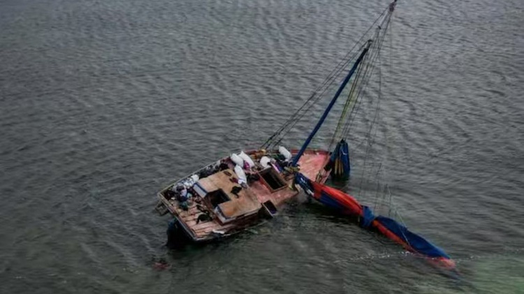 40 migrantes mueren en incendio de barco frente a la costa de Haití