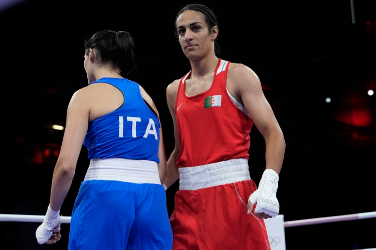 Boxeadora argelina Imane Khelif celebró con particular baile su paso a la final en los Juegos Olímpicos