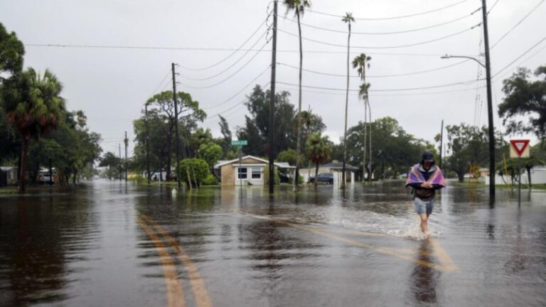 La tormenta tropical Debby toca tierra por segunda vez en EEUU