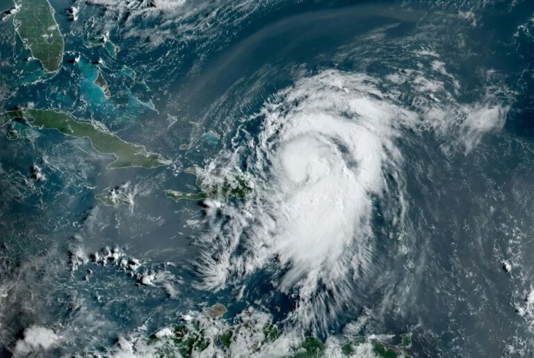 La tormenta tropical Ernesto deja lluvias torrenciales y numerosos apagones en Puerto Rico