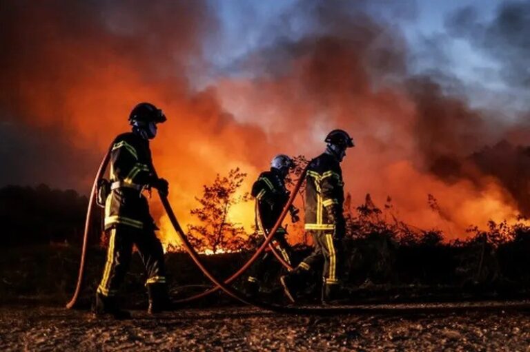 Dos incendios en el sur de Francia obligan a evacuar a unas 3.000 personas