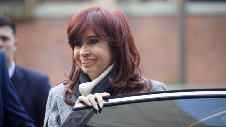 Kirchner reclamó a tribunal investigar ideólogos del atentado en su contra en Argentina