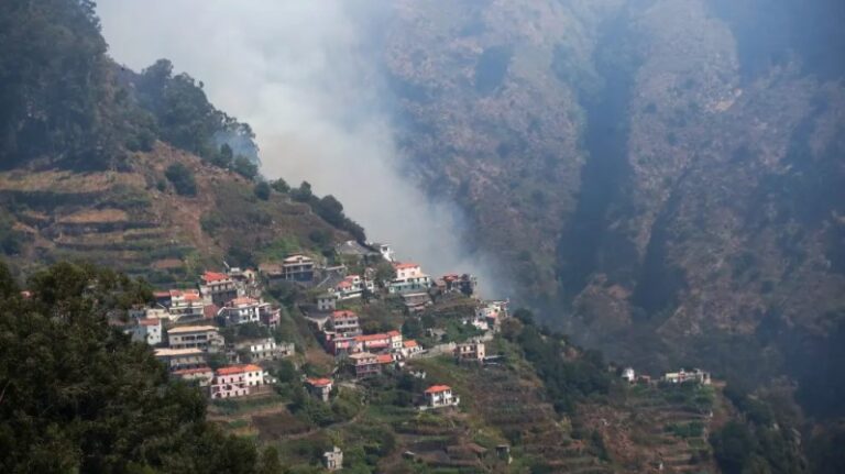 Un incendio arrasa la isla portuguesa de Madeira desde hace una semana