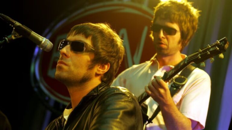 Noel y Liam Gallagher confirman el retorno de la banda Oasis