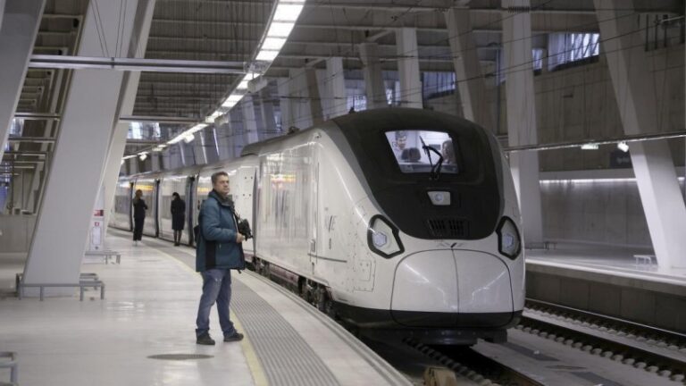 El gobierno de España bloquea la opa húngara sobre el fabricante de trenes Talgo