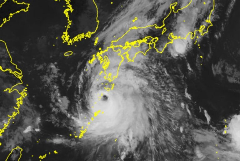 Japón advierte de la llegada de un tifón “extremamente fuerte”