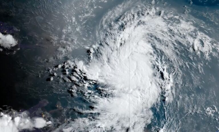 La tormenta tropical Ernesto avanza por las Antillas hacia Puerto Rico