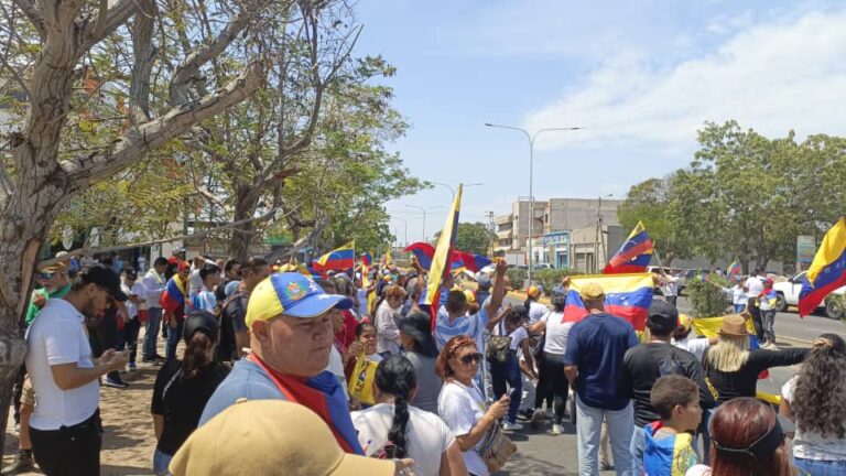 Así transcurrió la marcha opositora en Punto Fijo