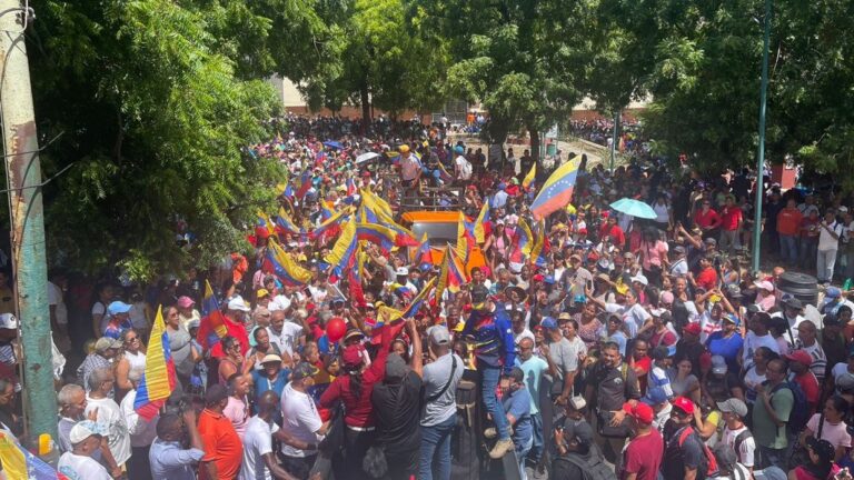 Arranca la marcha del oficialismo para respaldar a Nicolás Maduro